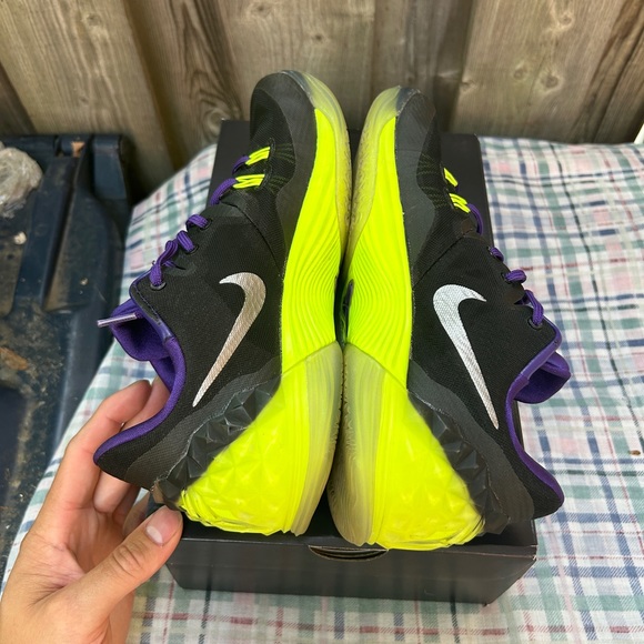 Nike Zoom Kobe Venomenom 5 “ Joker “
Size 8.5 - Picture 6 of 6